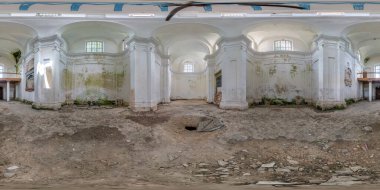 Terk edilmiş, beyaz duvarlı, eş dikdörtgen projeksiyonlu, terk edilmiş kilisenin boş beton binalarının içinde 360 panorama görüntüsü, VR AR içeriği