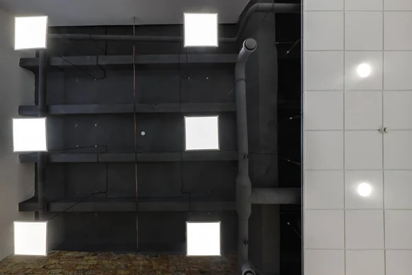Teto Suspenso Grade Com Lâmpadas Manchas Halógenas Construção Drywall Sala — Fotografia de Stock