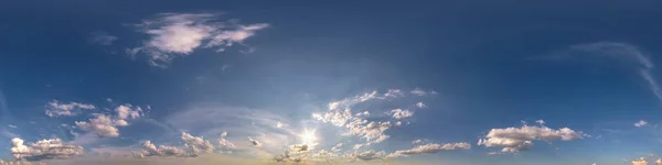 Голубое Небо Hdr 360 Панорама Белыми Красивыми Облаками Бесшовной Проекции — стоковое фото