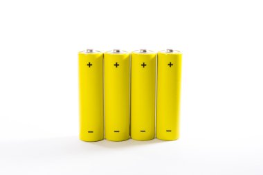 dört pilleri arka plan üzerinde beyaz sarı