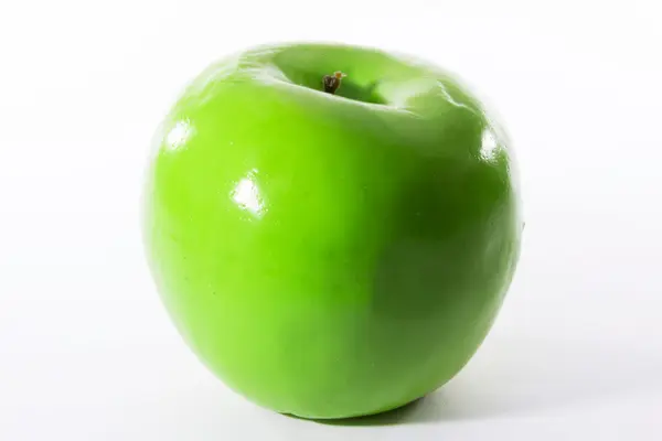 Une pomme verte pour le petit déjeuner, le déjeuner ou le dîner — Photo