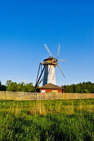 Mill, gård Royaltyfria Stockbilder
