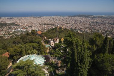 tibidabo, İspanya Barselona panoramik görünüm.