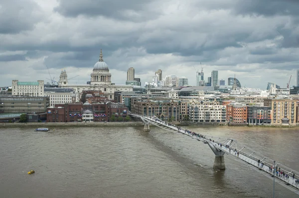 St Paul 's Cathedral and Millennium bridge seen from Tate Modern — стоковое фото