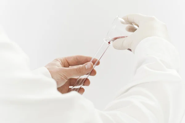 Scientist load a test tube with blood isolated. — Stock Photo, Image