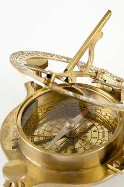 eski pirinç sextant. izole navigasyon için ölçüm cihazı.