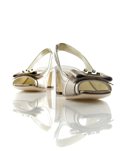 Modieuze sandaal met reflectie. — Stockfoto