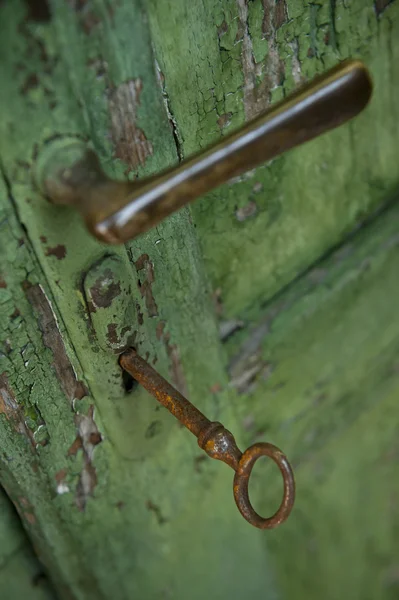 Old green weathered door with handle and lock. — Stock Photo, Image