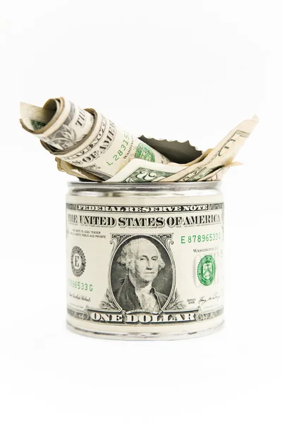 Uma pilha de dinheiro na caixa de lata. Velho e usado dólar moeda enseada — Fotografia de Stock
