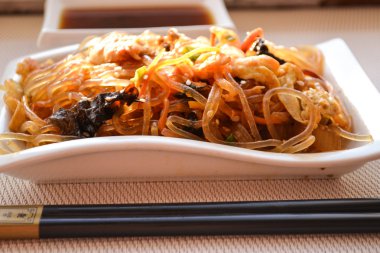 Japon mutfağı - Fried Noodle (udon) sığır eti ve sebze ile