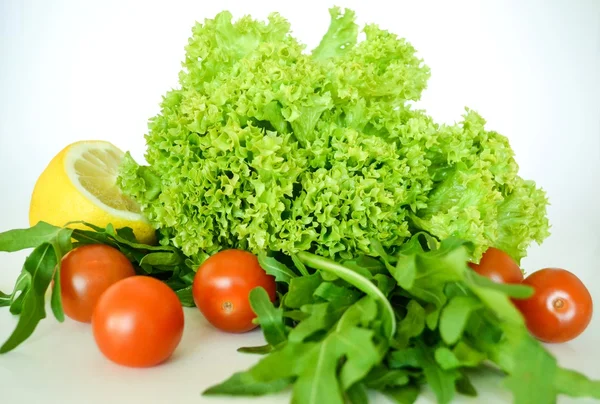 Fresh vegetables. Leaves lettuce, cherry tomatoes, arugula and lemon — Stock Photo, Image