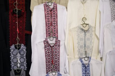 Ukraynalı nakışlı gömlekler