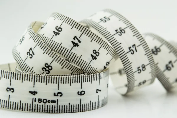 Ruban à mesurer ou centimètre isolé sur blanc — Photo