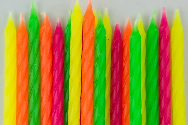 Un montón de coloridas velas de cumpleaños — Foto de Stock