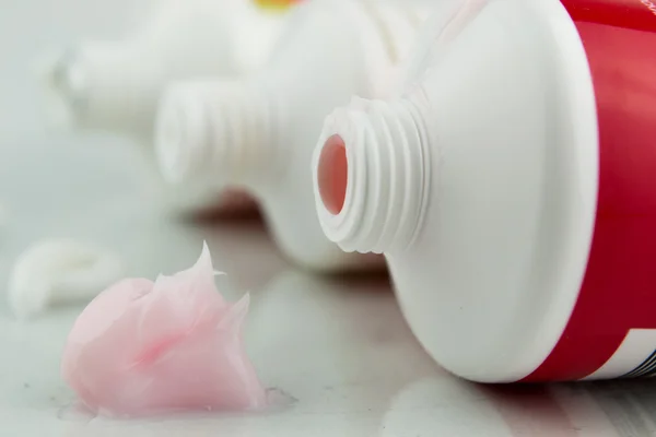 Plastová trubice s kosmetickým krémem — Stock fotografie