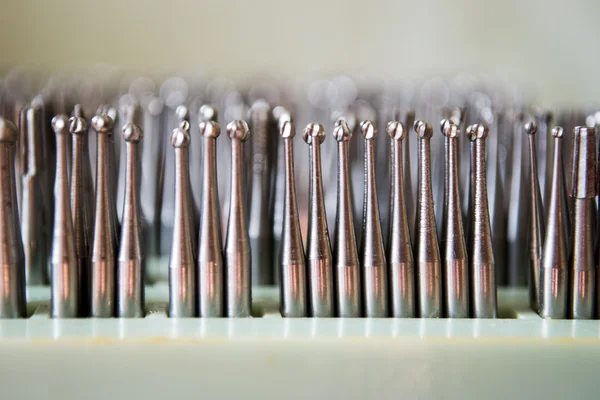 Conjunto de brocas dentárias close-up, foco seletivo — Fotografia de Stock