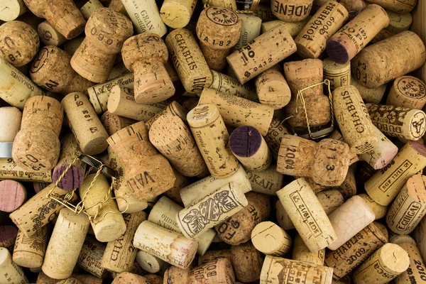 Предпосылки для разного использования пробки вина крупным планом — стоковое фото