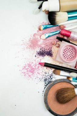 Makyaj izole üzerinde beyaz arka plan ayarlamak