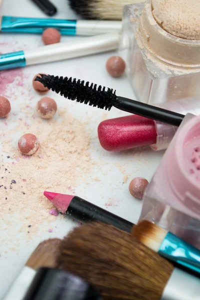 Make-up instellen geïsoleerd op witte achtergrond — Stockfoto