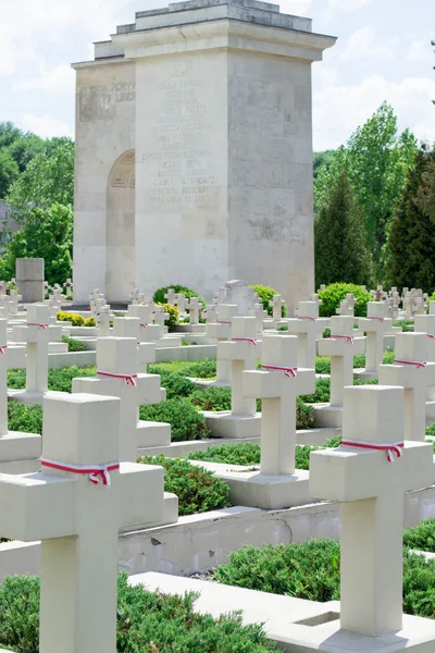 Gammal staty på lychakiv cemetery i lviv, Ukraina — Stockfoto