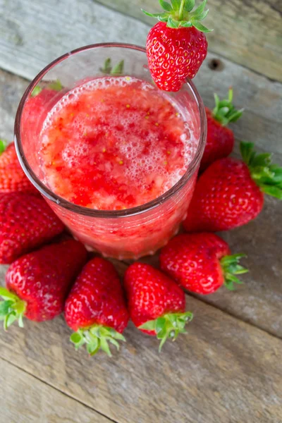 Fresh strawberry drink on wood background — Stock Photo, Image