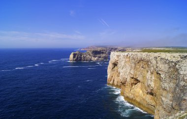 kayalar ve Atlantik Okyanusu