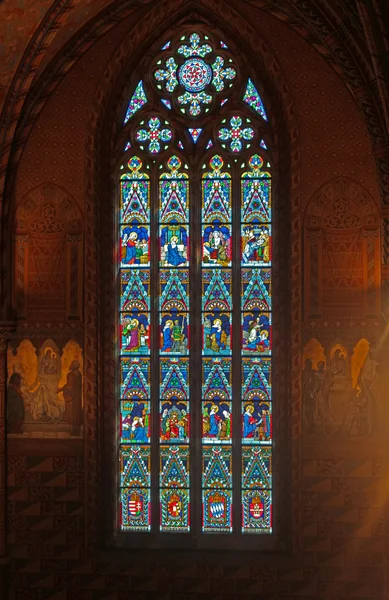 Glas-in-loodramen in de kathedraal Rechtenvrije Stockfoto's