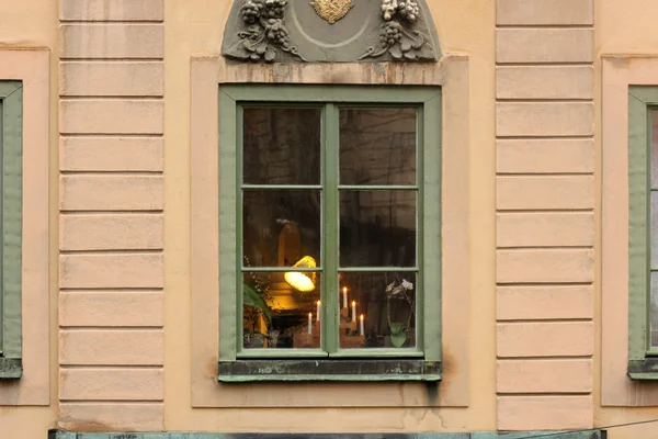 Vorderseite des Gebäudes und Fenster Stockbild