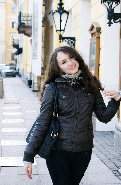 Young girl with beautiful black hair — Stock Photo, Image