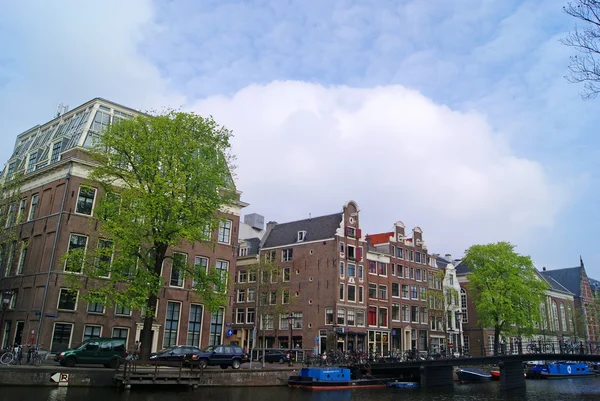 Beautiful Amsterdam canals and buildings — Stock Photo, Image