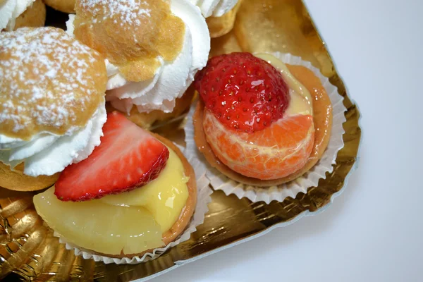 Chantilly, gebak en fruit — Stockfoto
