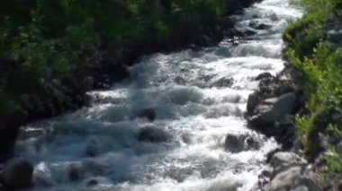 dere, küçük nehir