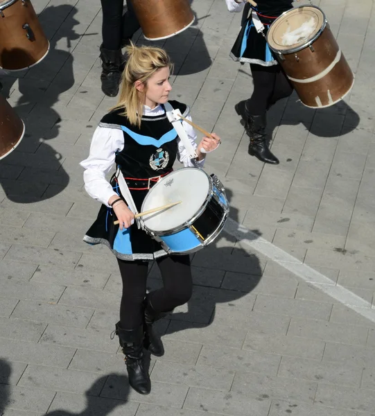 Vlag dragers en drummers, een re-enactment — Stockfoto