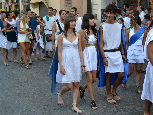 Pessoas com roupas da Roma antiga, desfile — Fotografia de Stock