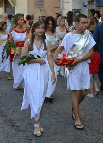 Oameni cu haine din Roma antică, paradă — Fotografie, imagine de stoc