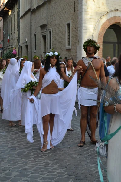 Люди в одежде Древнего Рима, парад — стоковое фото