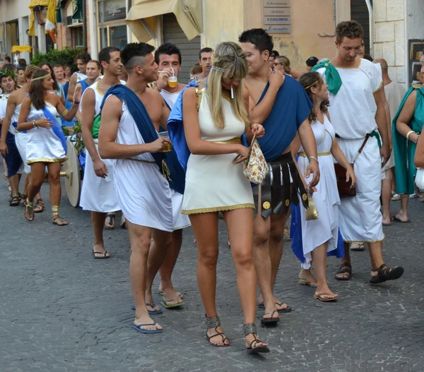 People with clothes of ancient Rome, parade — Stock Photo, Image