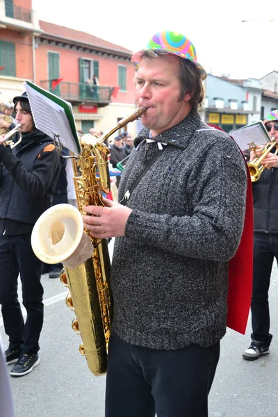 Músico em um desfile de carnaval — Fotografia de Stock