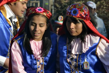 Perulu parti: insanlar, kostüm ve dansları