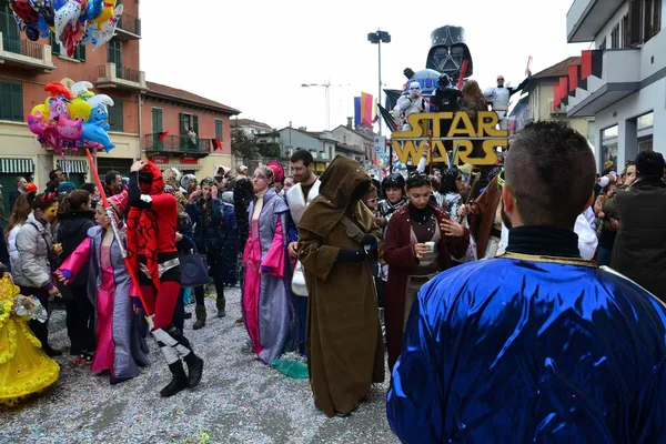 Desfile de carnaval. guerras de estrellas —  Fotos de Stock