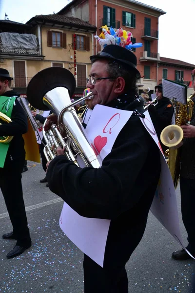 Défilé de carnaval. les musiciens — Photo