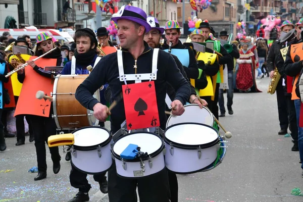 Desfile de carnaval. os músicos — Fotografia de Stock