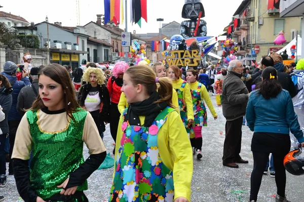 Carnival parade. meisjes — Stockfoto