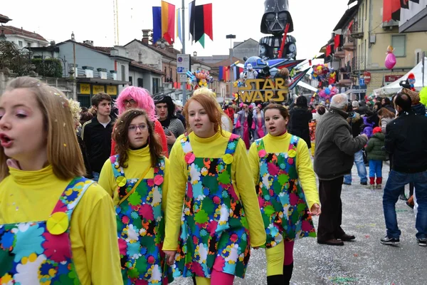 Carnival parade. Girls — Stock Photo, Image