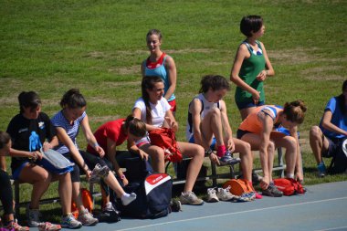 Atletizm. uzun atlama kadın yarış için hazırlık