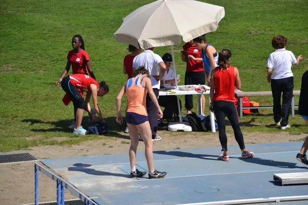 Atletismo. preparación para la carrera en la mujer de salto largo —  Fotos de Stock