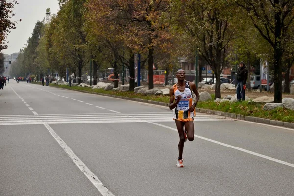 Turín maraton. 11/17/2013. kenian kariuki sportovec — Stock fotografie