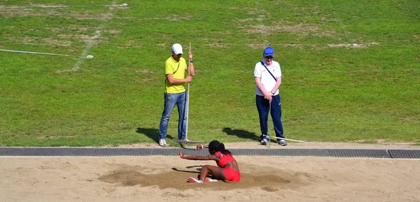 Atletica.sport。長い間ジャンプします。女の子 — ストック写真