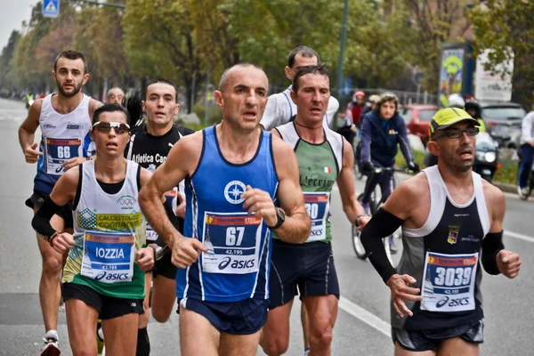 Maratona de turin. 17 / 11 / 2013. os atletas — Fotografia de Stock