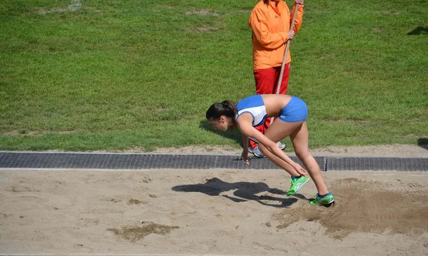 Atletic. uzun atlama. spor. kızlar — Stok fotoğraf